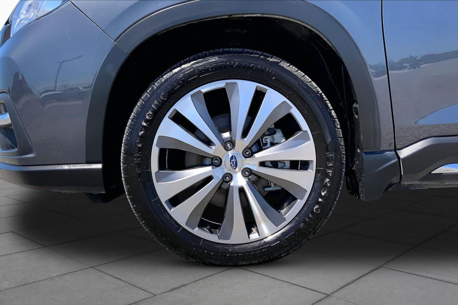 Used 2022 Magnetite Gray Metallic Subaru Limited image 11