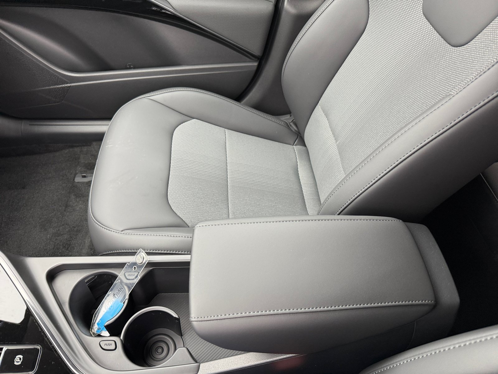New 2026 Snow White Pearl Kia WIND image 14