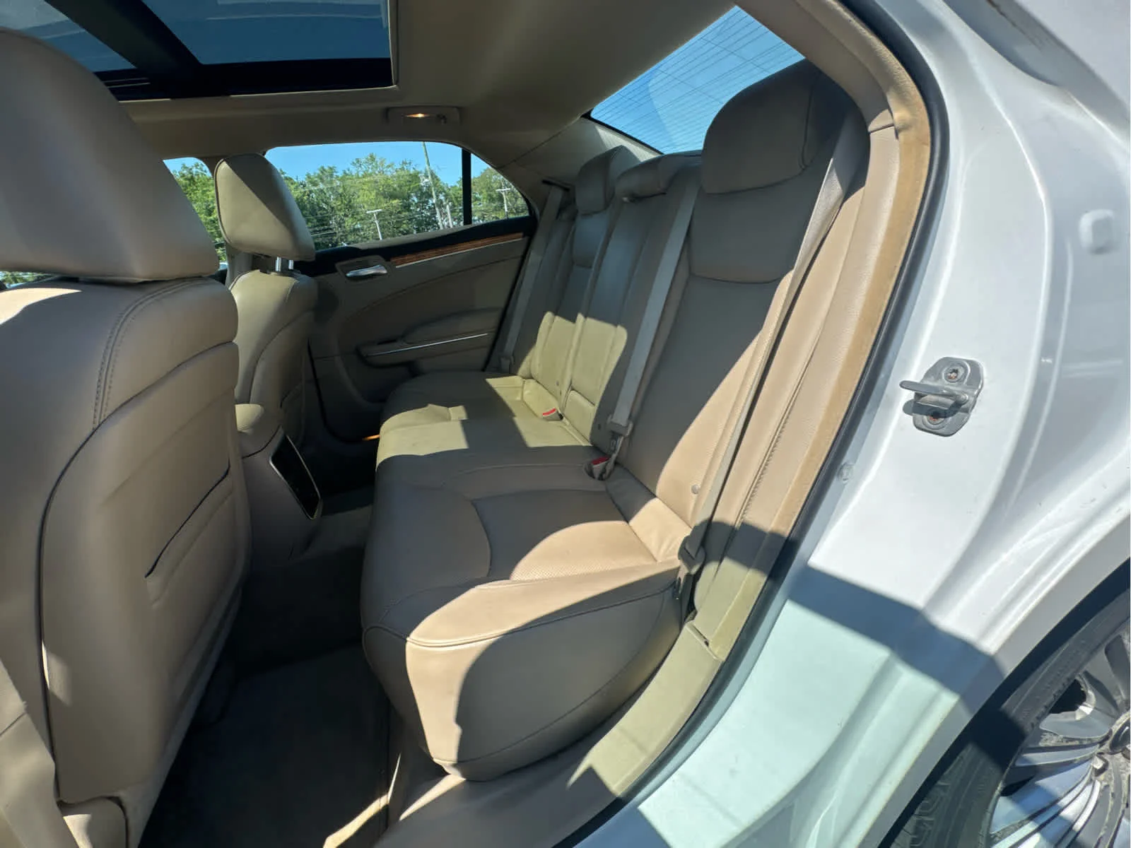 Used 2012 Ivory Tri-Coat Pearl Chrysler Limited image 22