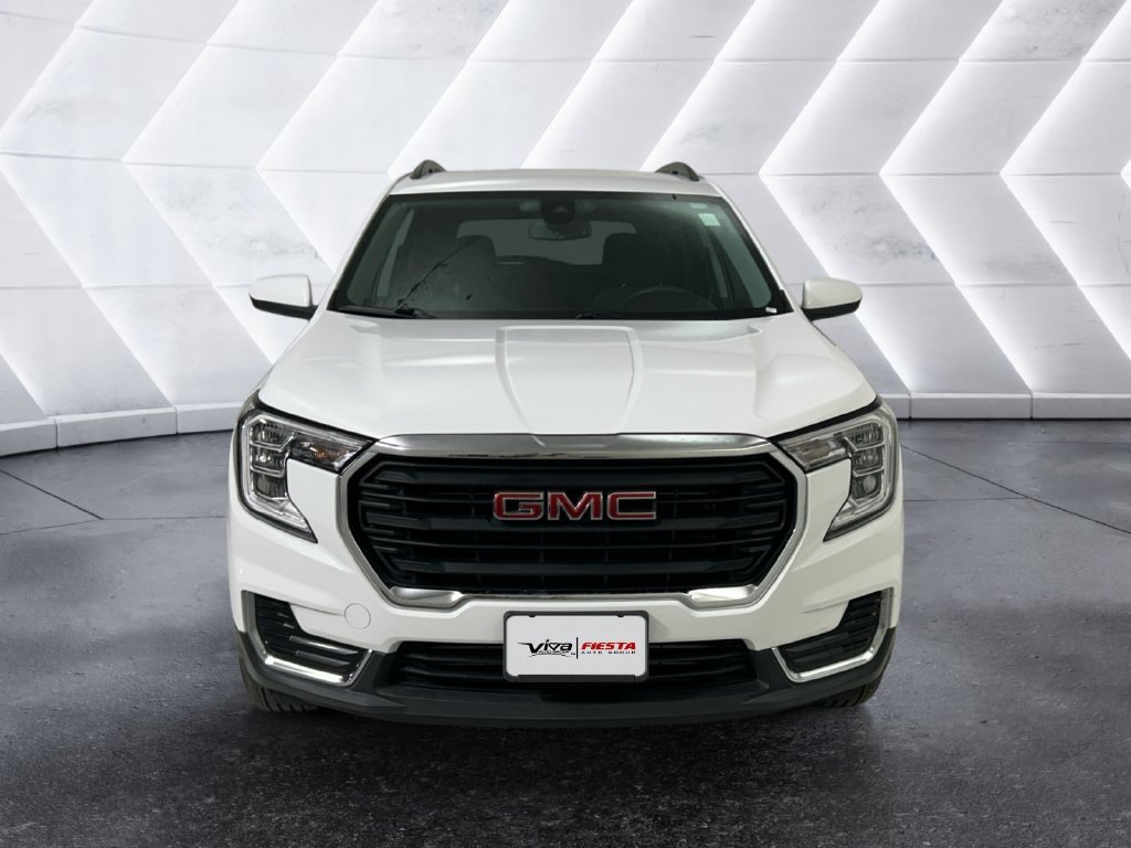 Used 2024 White GMC SLE image 2