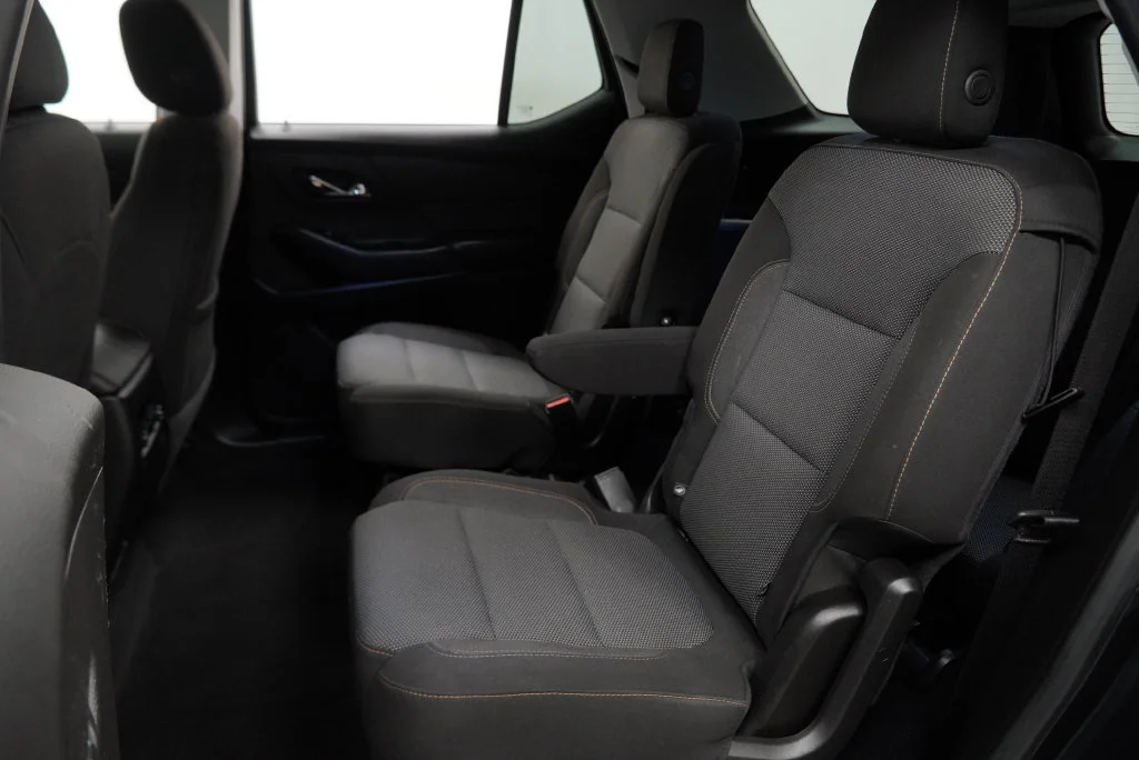 Certified Used 2018 GRAPHITE METALLIC Chevrolet LT Cloth image 9
