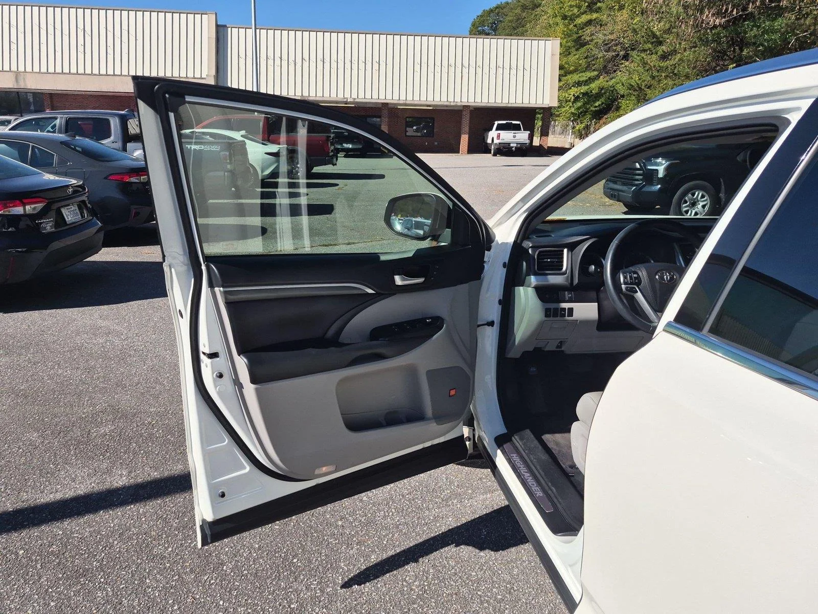 Used 2018 Blizzard Pearl Toyota Limited image 14