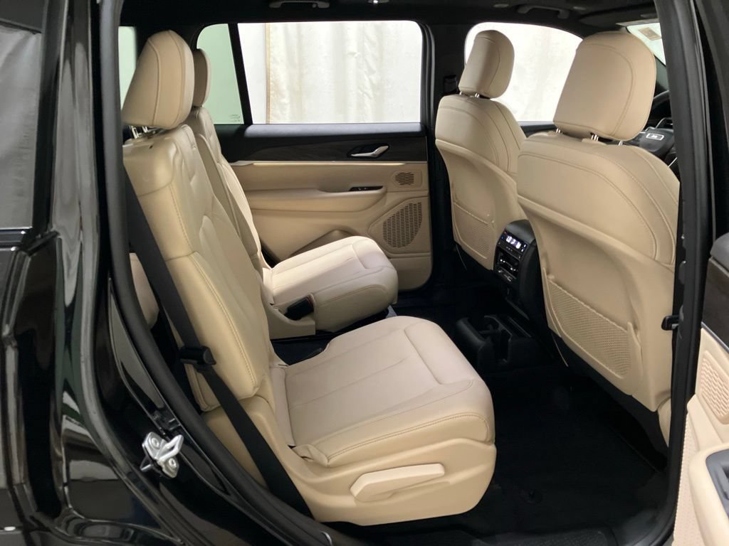 New 2026 Diamond Black Crystal Pearl-Coat Exterior Paint Jeep Limited image 20