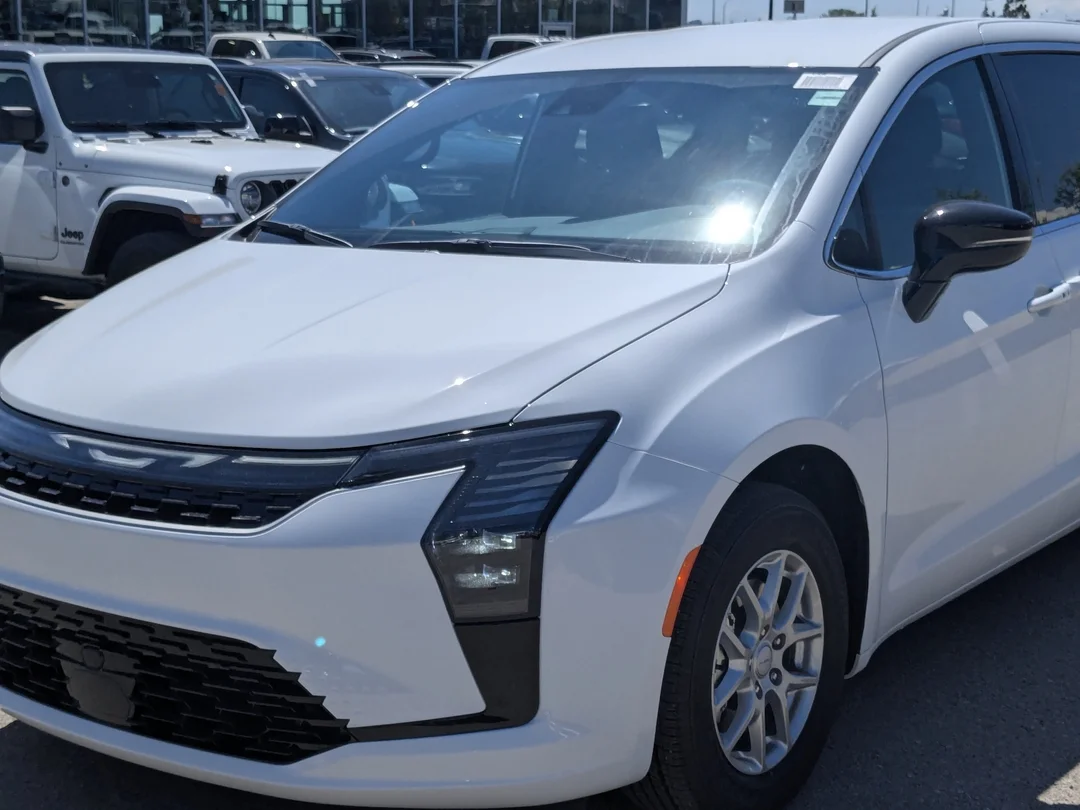 New 2027 White Chrysler Select - - FWD - 8-Passenger Seating - Stow n Go - Remote Start & More! image 10