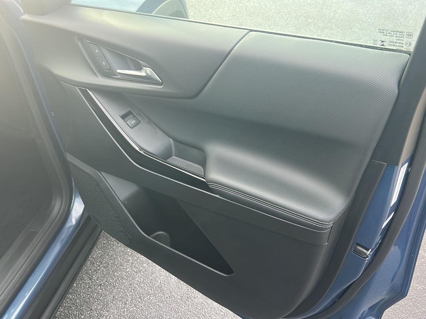 Used 2025 Lakeshore Blue Metallic Chevrolet FWD LT image 14