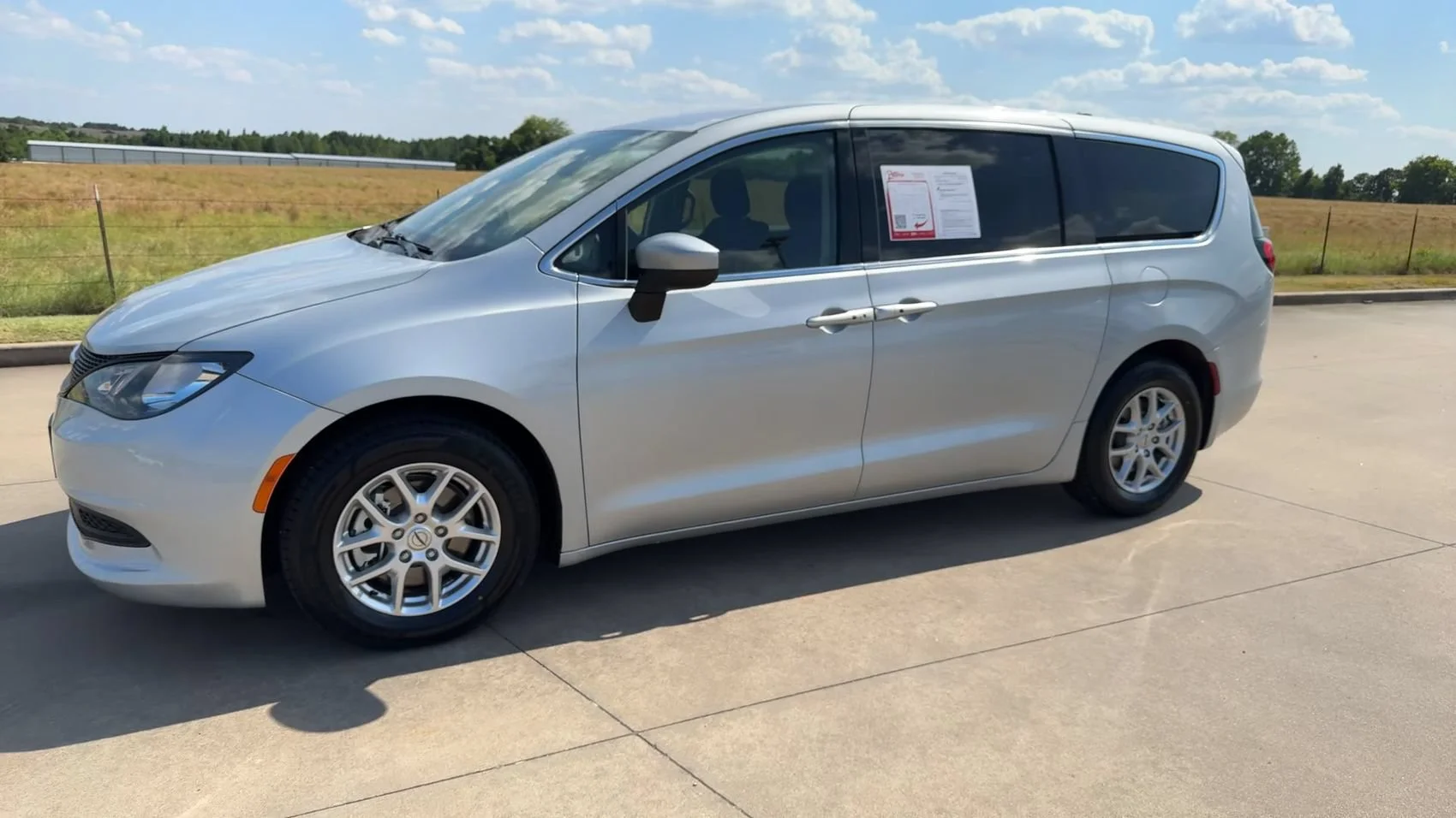 Used 2022 Silver Mist Clearcoat Chrysler LX image 5