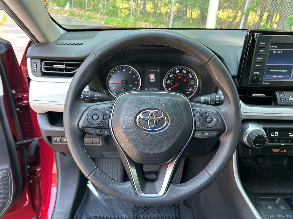 Used 2022 Red Toyota XLE Premium image 21