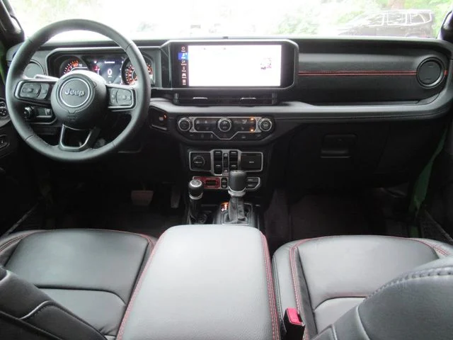 Certified Used 2025  Jeep Rubicon image 12