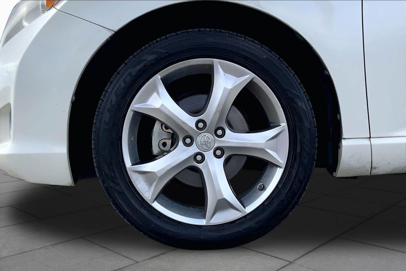 Used 2010 Blizzard Pearl Toyota  image 9
