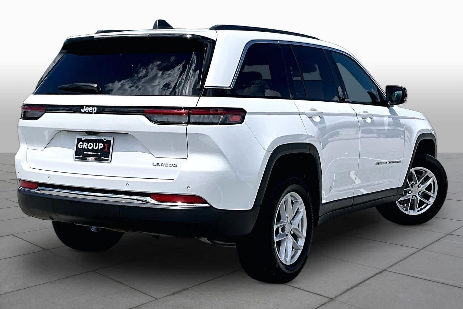 Used 2025 Bright White Clearcoat Jeep Laredo X image 13