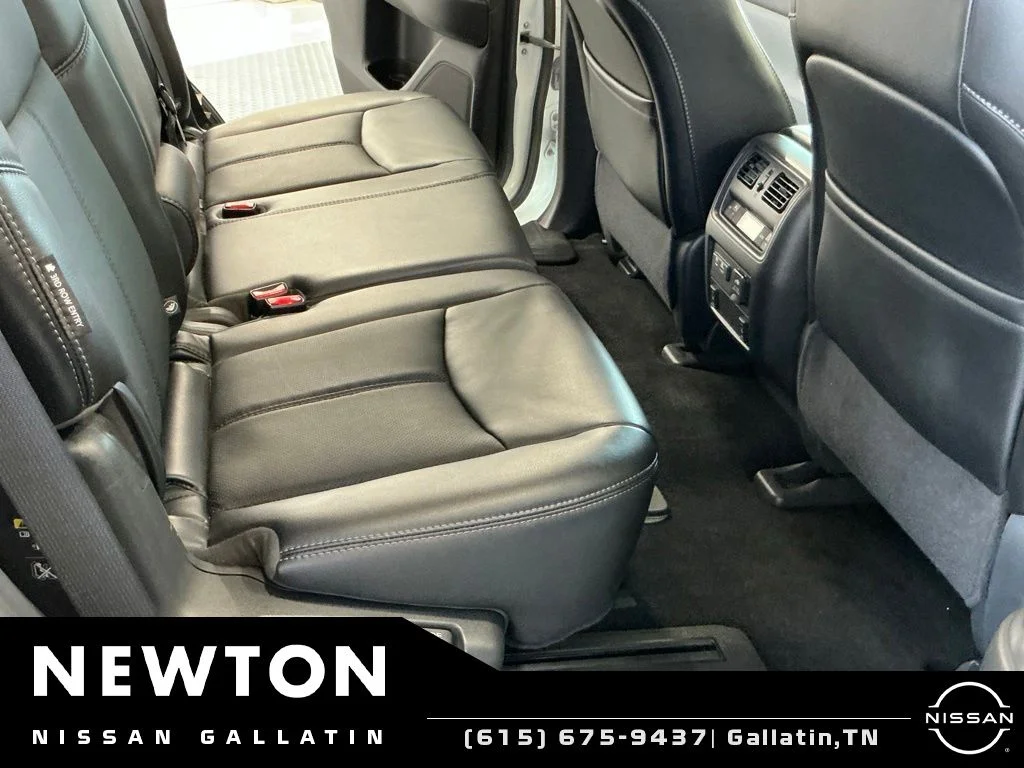 Used 2019 Pearl White Nissan Platinum image 22