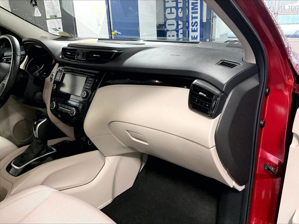 Used 2021 Red Nissan SL image 13