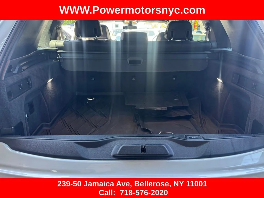 Used 2022 White BMW sDrive40i image 30