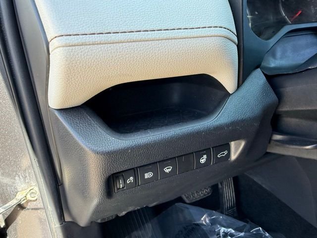 2021 Toyota RAV4 XLE Premium - Photo 13