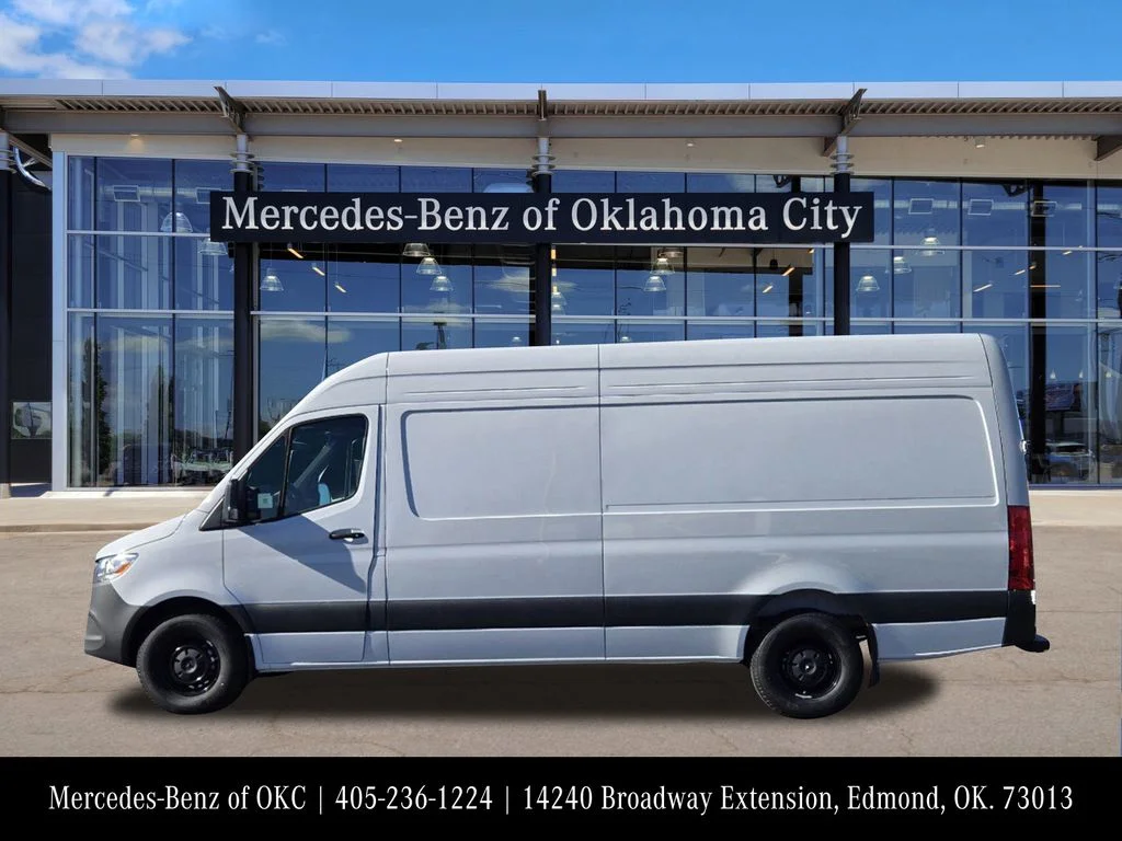 Used 2025 White Mercedes-Benz Cargo 170 WB image 3