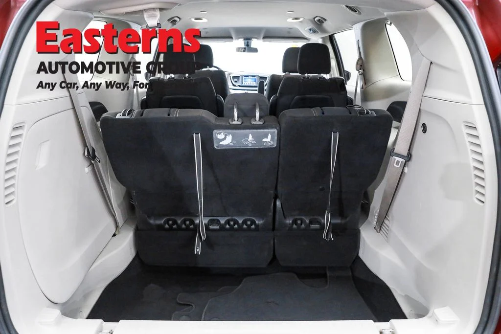 Used 2020 Red Chrysler LX image 9