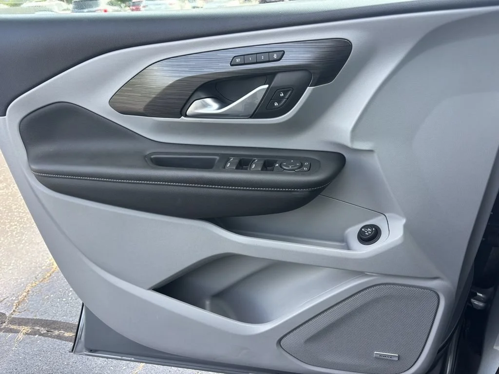 Used 2023 STERLING METALLIC GMC SLT image 13