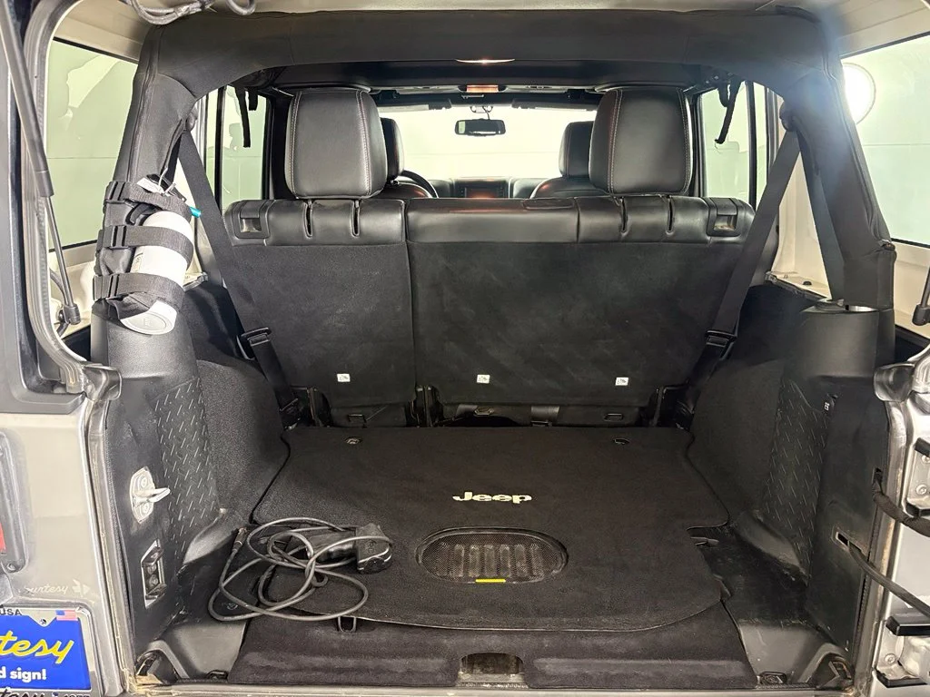 Used 2016 Silver Jeep Unlimited Rubicon image 18