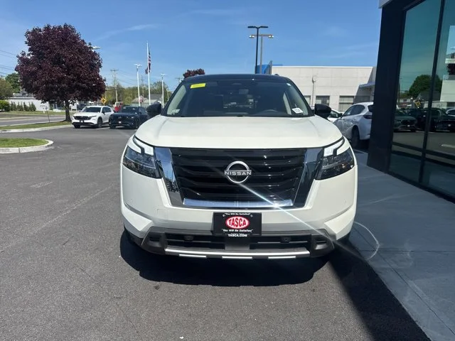 Used 2024 White Nissan SL image 8