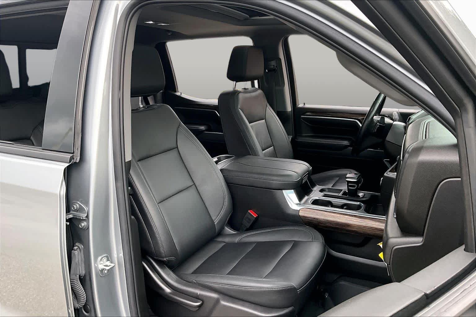 Used 2025 Sterling Metallic GMC Elevation image 9