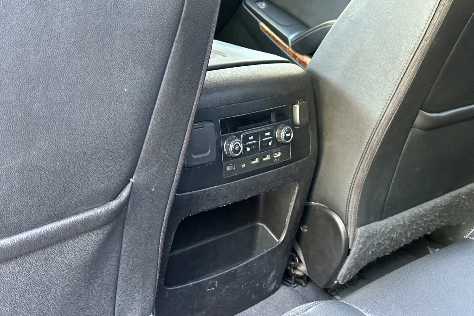 2019 Chevrolet Suburban Premier - Photo 14