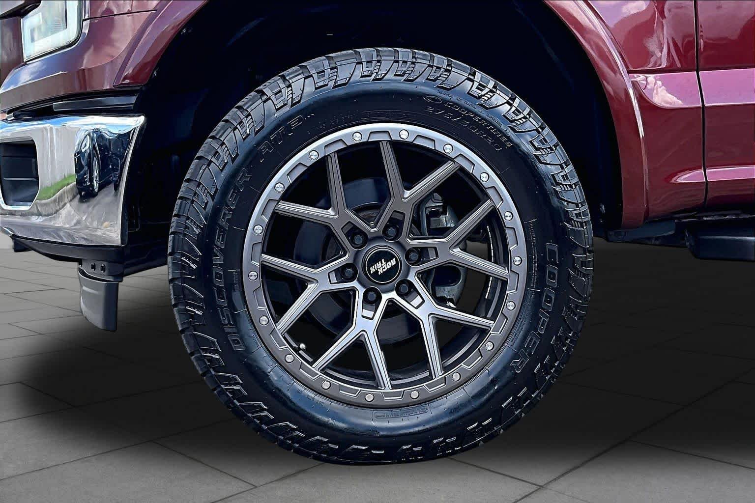 Used 2017 Bronze Fire Metallic Ford Lariat image 11