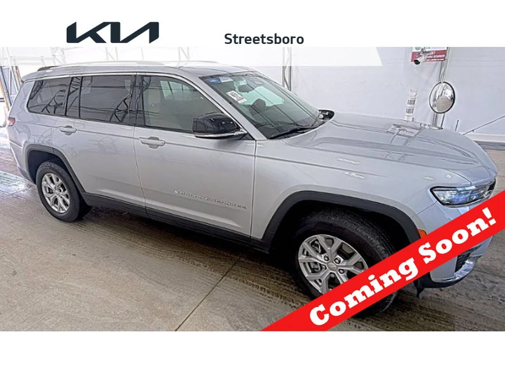 Used 2023 Silver Jeep Limited image 1