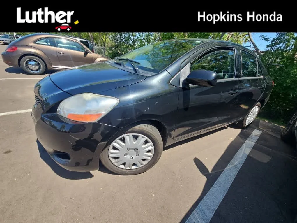 2011 Toyota Yaris Sedan AT's photo