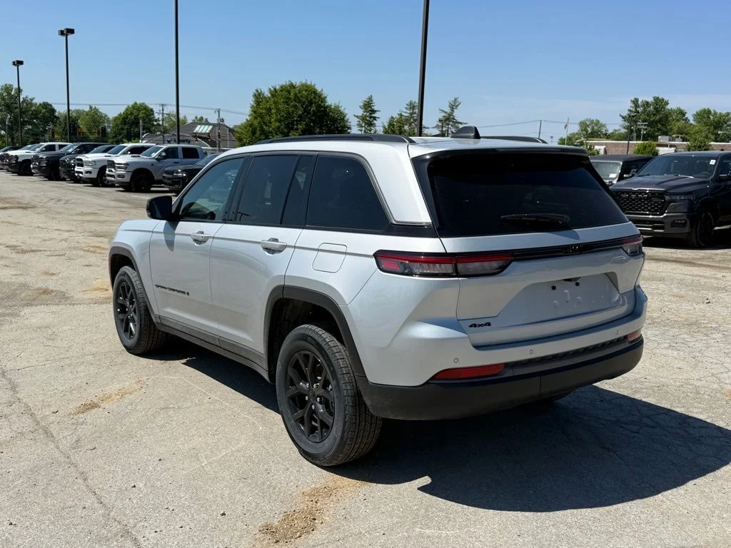 New 2026 Silver Zynith Exterior Paint Jeep Altitude image 8