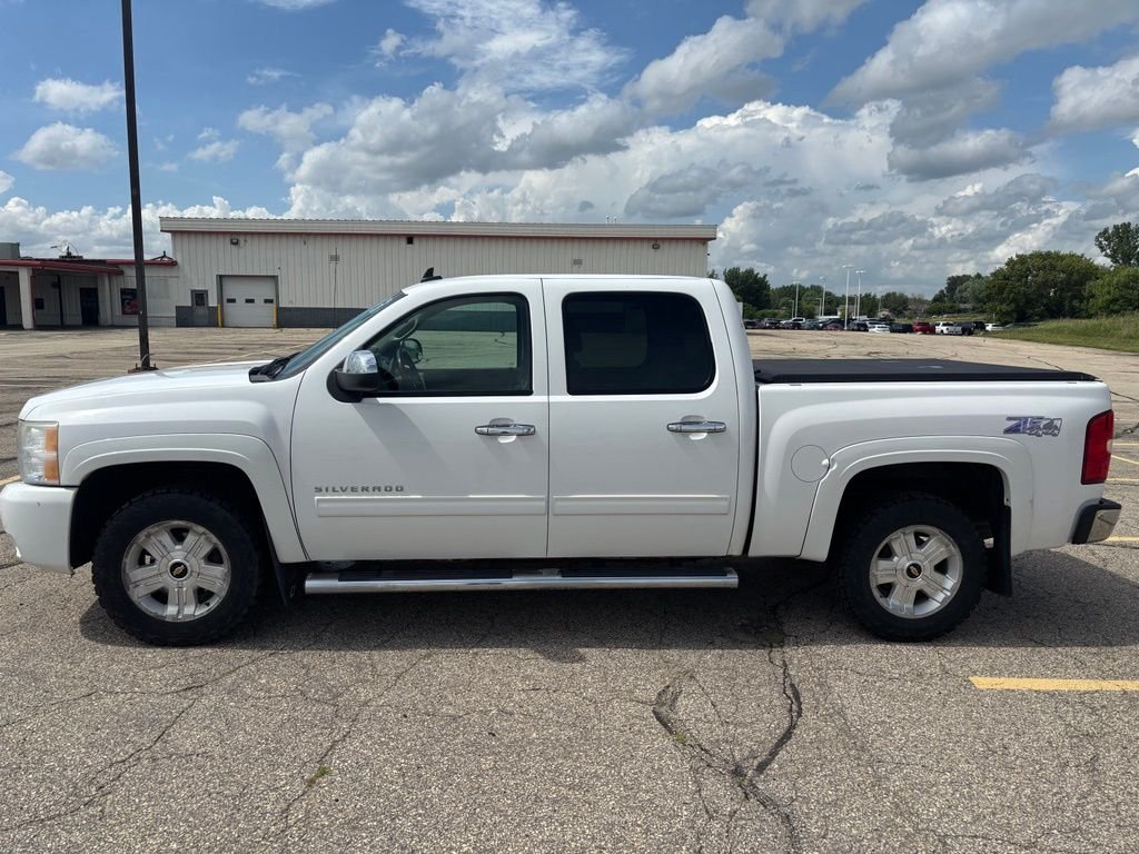 Used 2011 White Chevrolet LT image 2