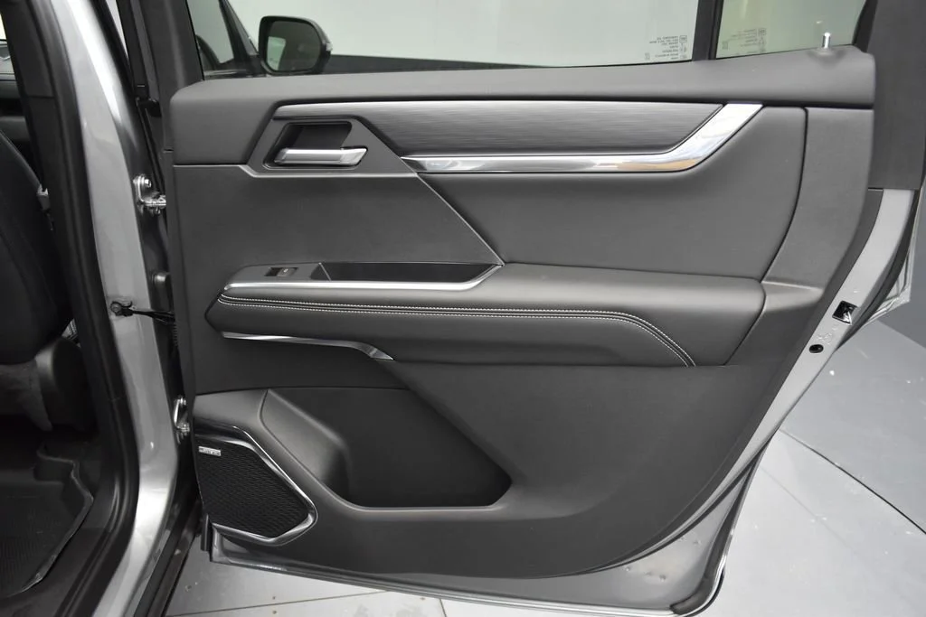 New 2026 Sterling Metallic GMC Elevation image 35