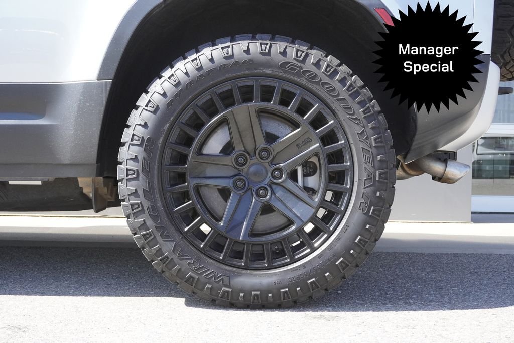 Used 2024 Silver Land Rover V8 image 35