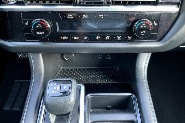 Used 2022 Silver Nissan SV image 17