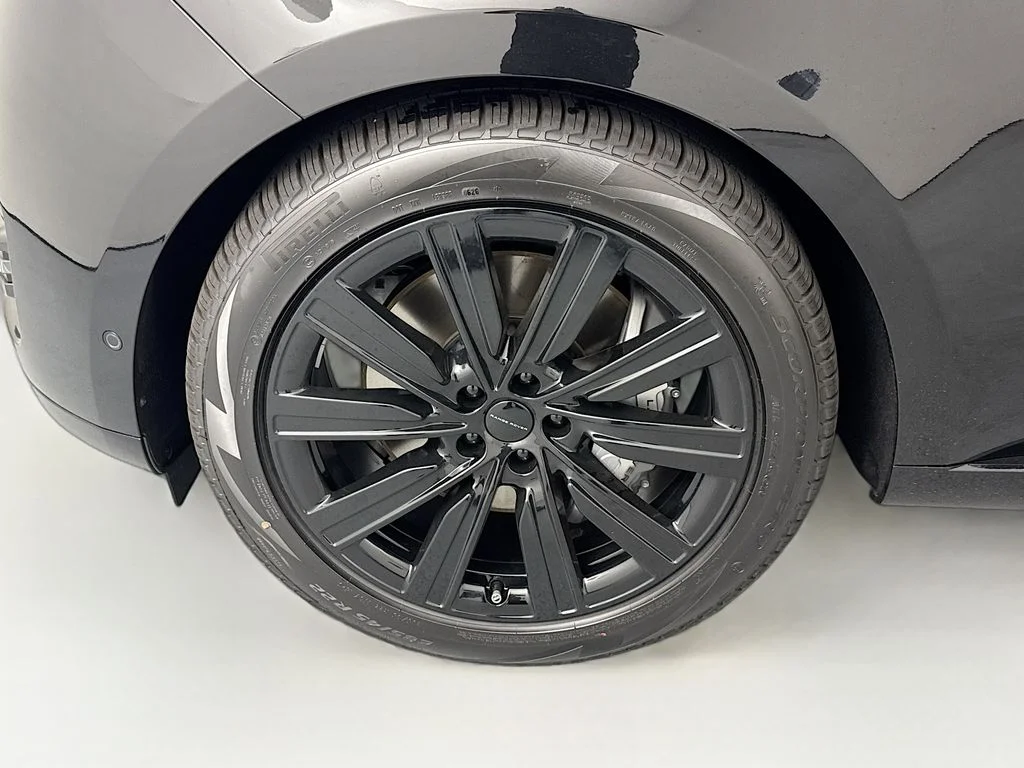 New 2026 Santorini Black Land Rover SE image 28