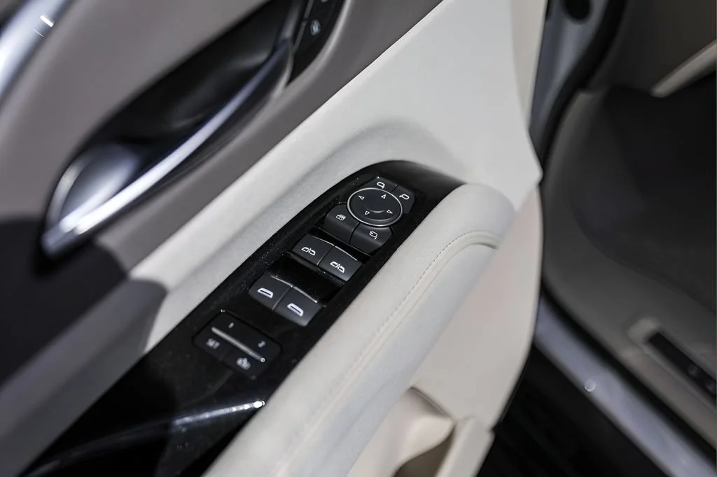 Certified Used 2023 CRYSTAL WHITE TRICOAT Cadillac 4WD Sport Platinum image 22