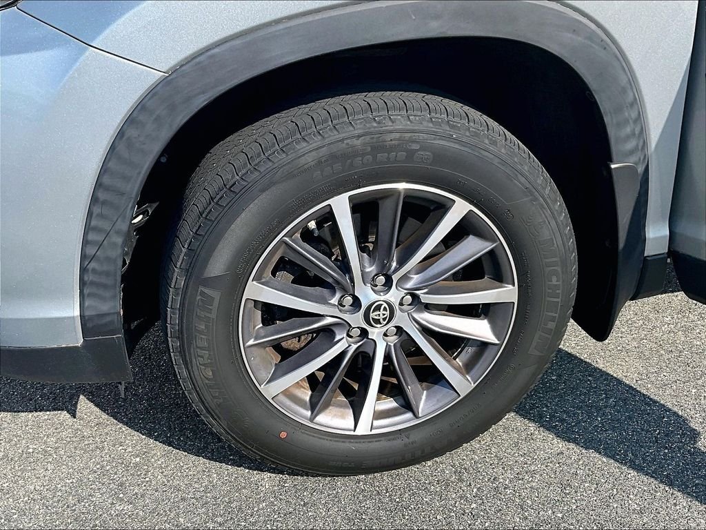Used 2019 Celestial Silver Metallic Toyota XLE image 6