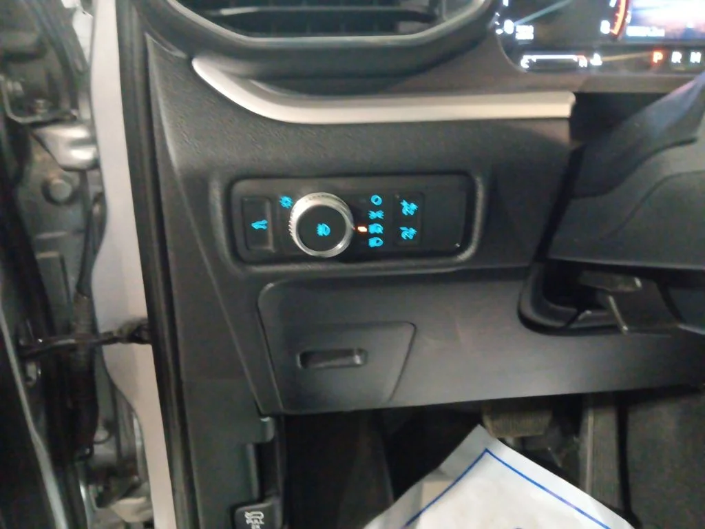Used 2020 Iconic Silver Metallic Ford XLT image 15