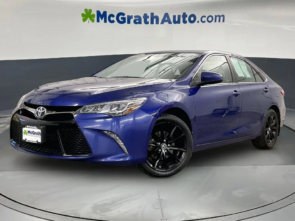 Used 2016 Blue Toyota XSE V6 image 2