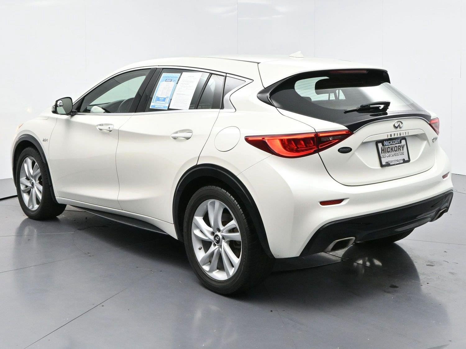 Used 2018 Majestic White INFINITI Base image 5