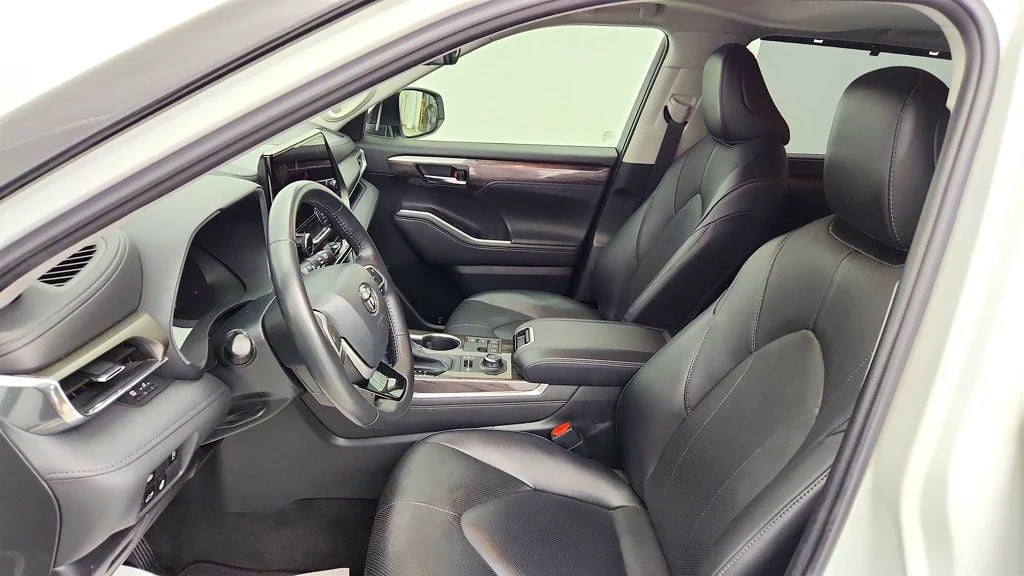 Used 2023 Wind Chill Pearl Toyota Limited-L4T AWD image 20