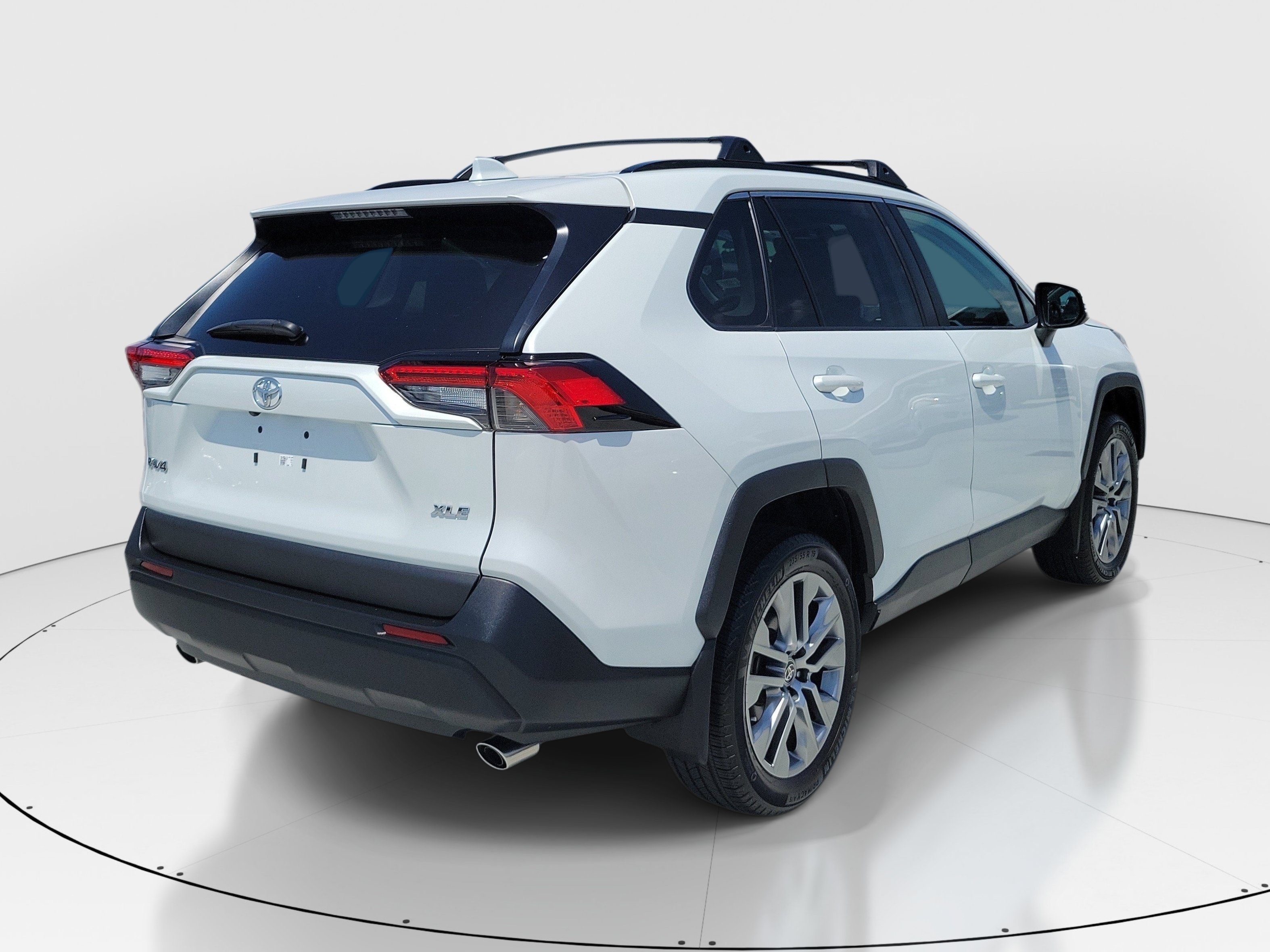 Certified Used 2023 Pearl Toyota XLE Premium image 6