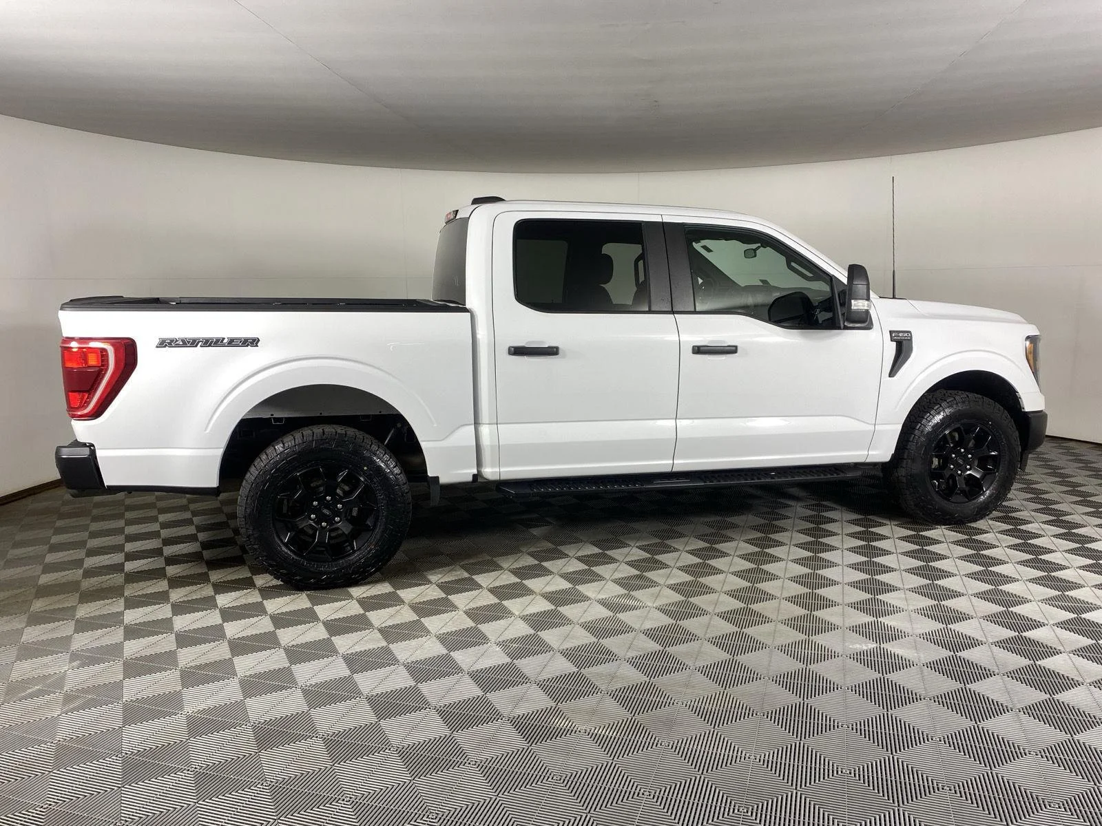 Used 2023 Oxford White Ford XL image 16