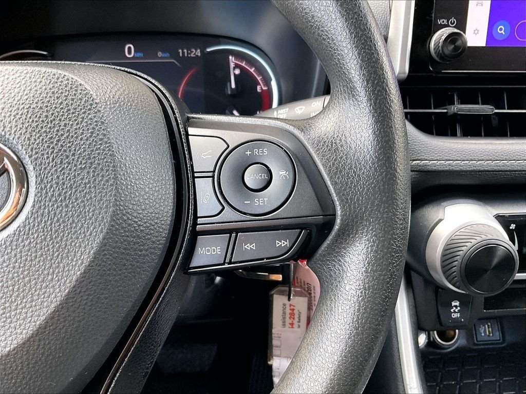 Used 2025 White Toyota LE image 23