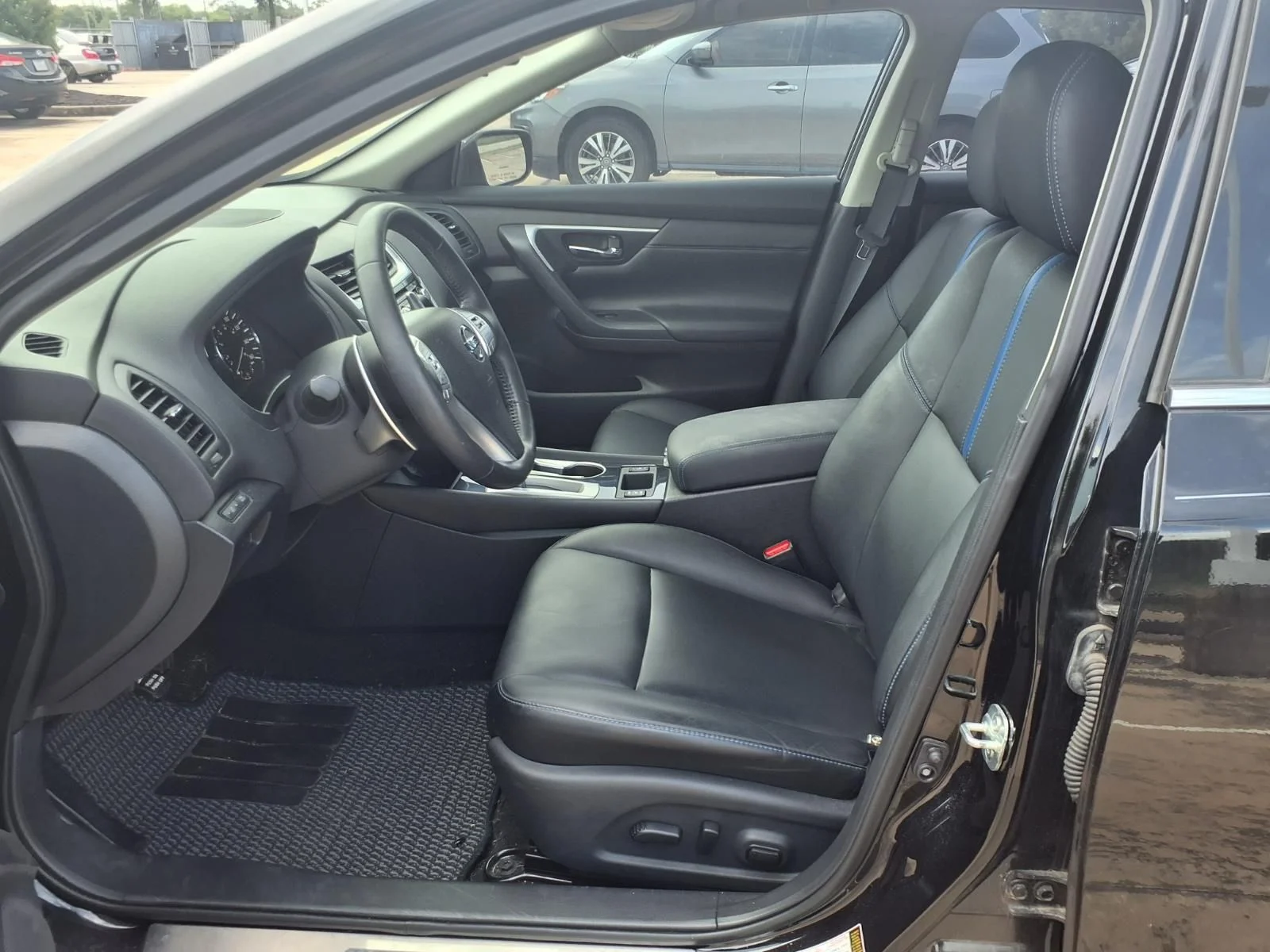 Used 2018 Black Nissan 2.5 SR image 13