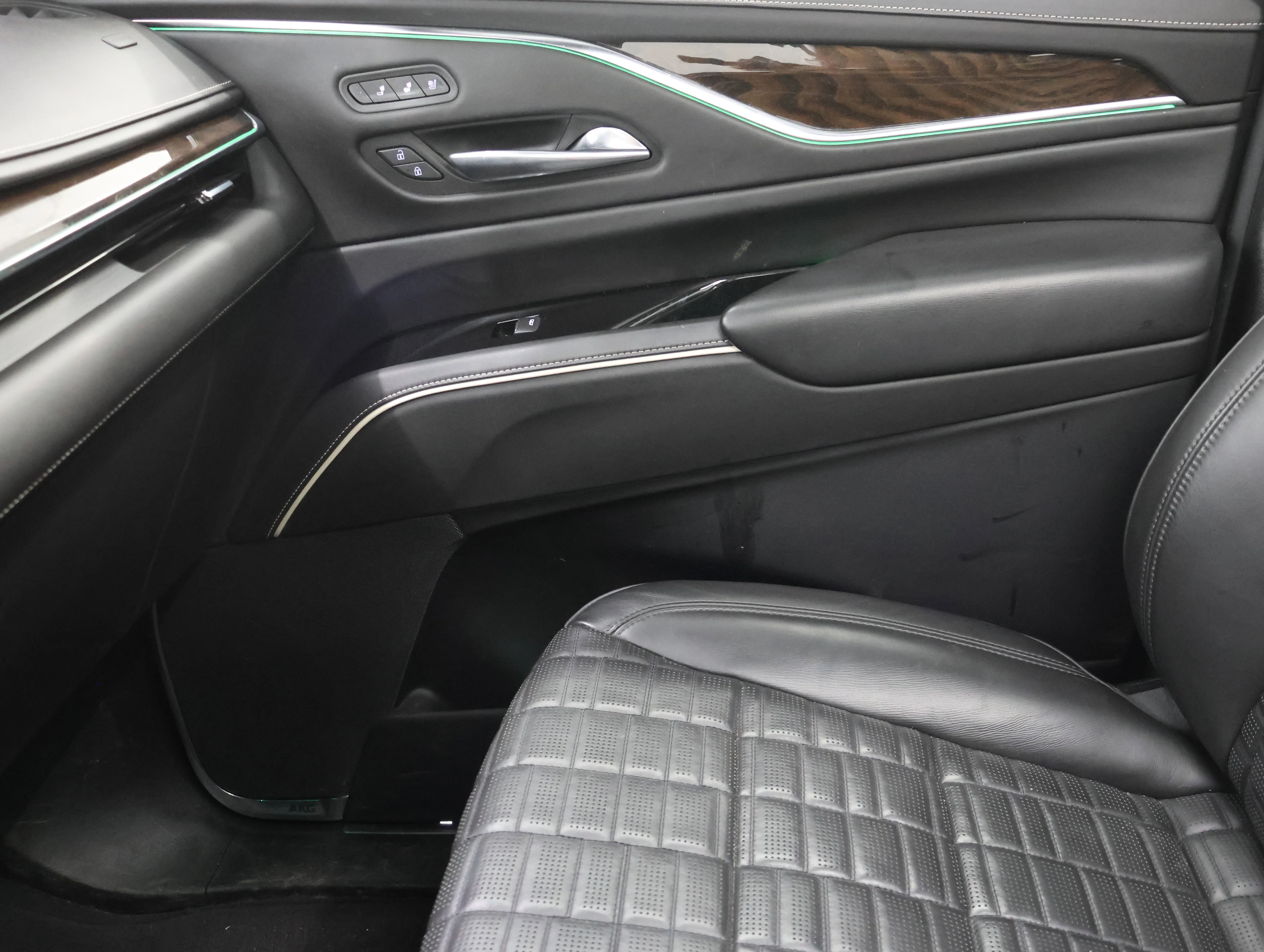 Used 2021 Black Raven Cadillac Sport Platinum image 14