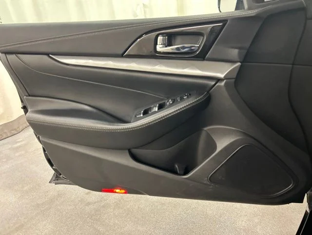 Used 2023 Black Nissan 3.5 SL image 25