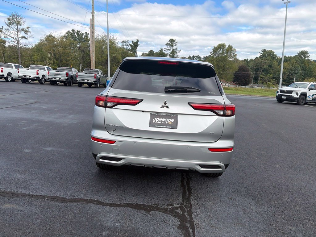 Used 2024 Gray Mitsubishi SE image 9