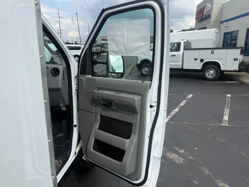 New 2027 Oxford White Ford E-450 DRW image 48