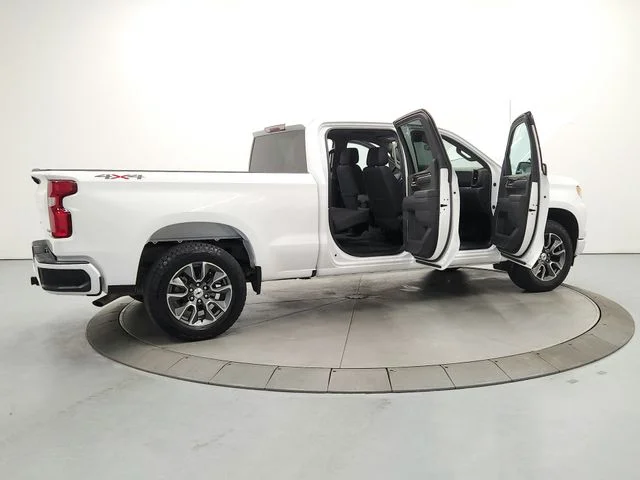 Used 2025 White Chevrolet RST image 15