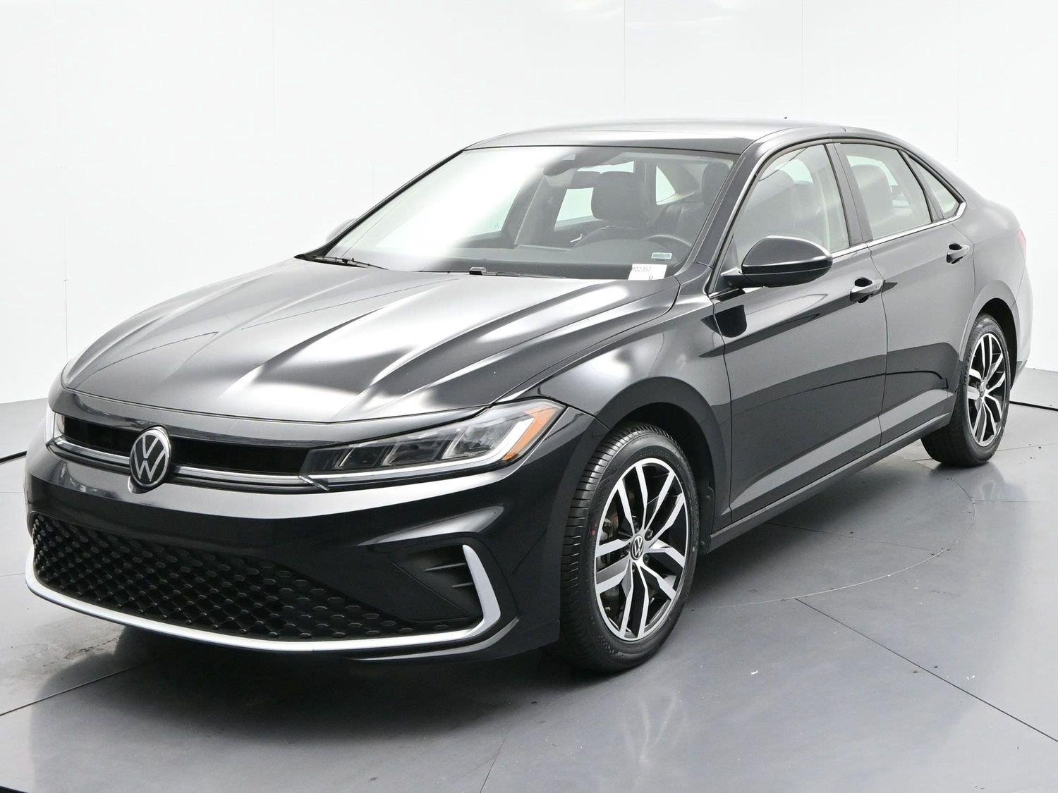 Used 2025 Deep Black Pearl Volkswagen SE image 3